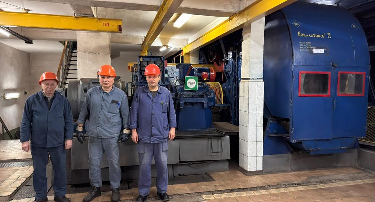 Метрополітенівці показали, як проводили технічний огляд ескалатора (фото)